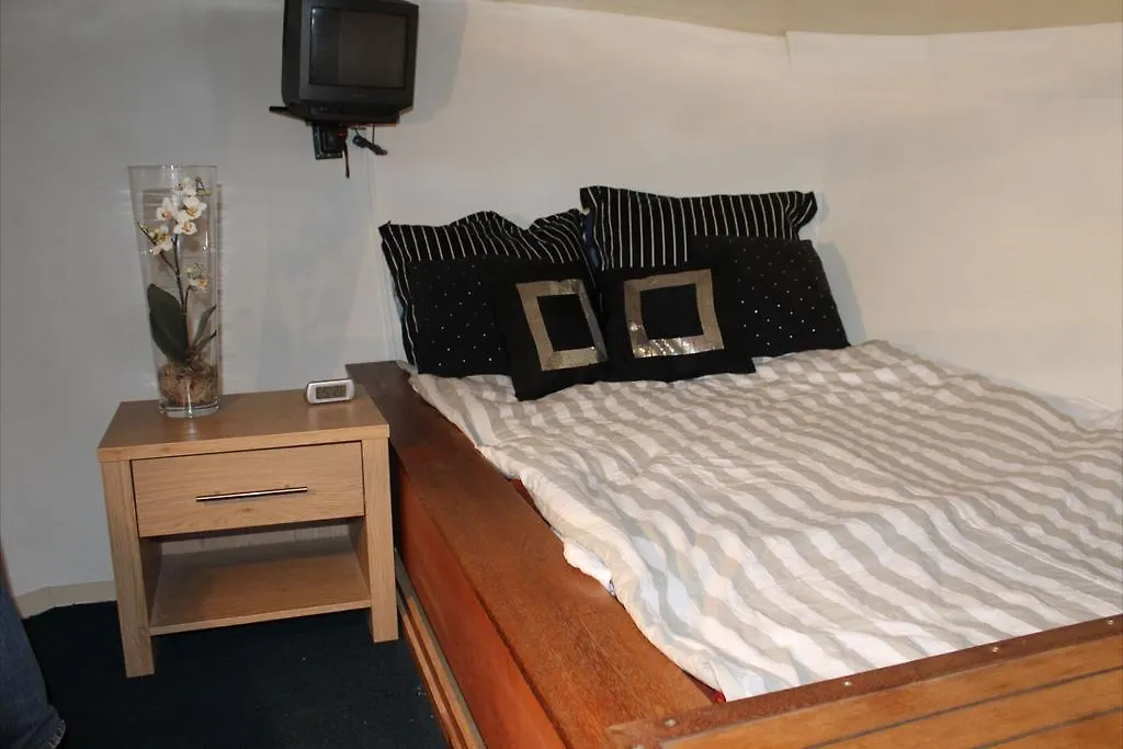 Houseboat Prince William & Houseboat Prince Arthur Amsterdam 0*,