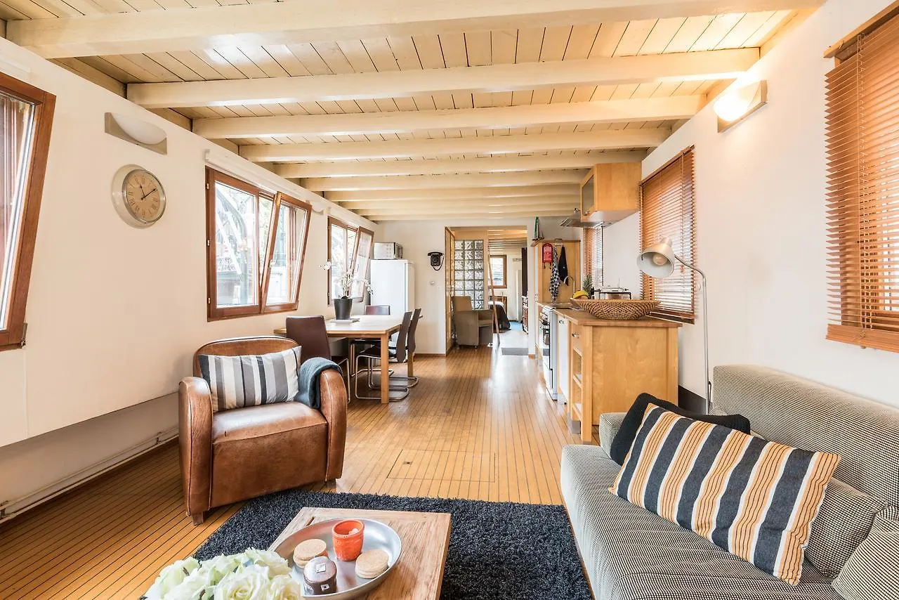 Botel Houseboat Prince William & Houseboat Prince Arthur Amsterdam