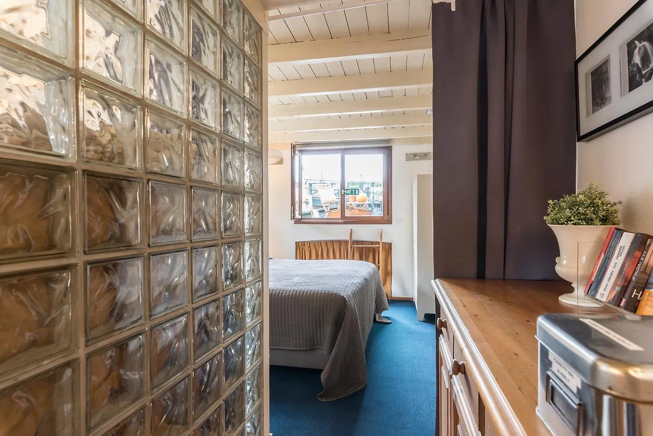 Houseboat Prince William & Houseboat Prince Arthur Amsterdam Botel